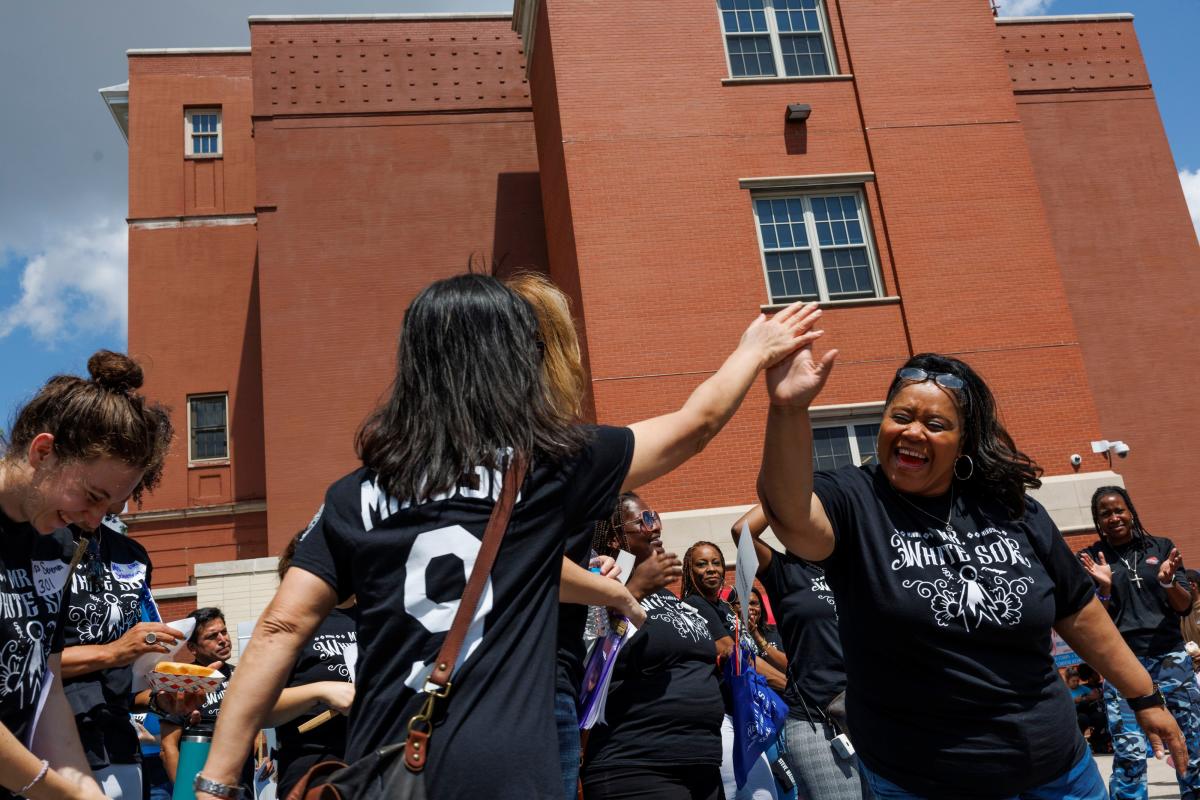 South Side elementary school renamed 'Minnie Minoso Academy' in