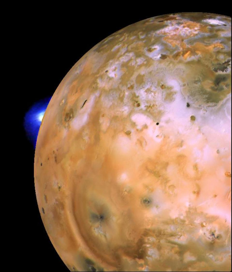 A plume from the erupting Loki volcano can be seen in this 1979 image of the Jovian Moon Io as seen by the Voyager 1 spacecraft (Nasa)