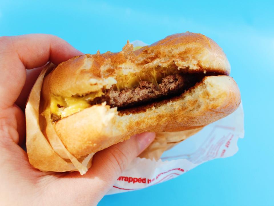 in n out cheeseburger