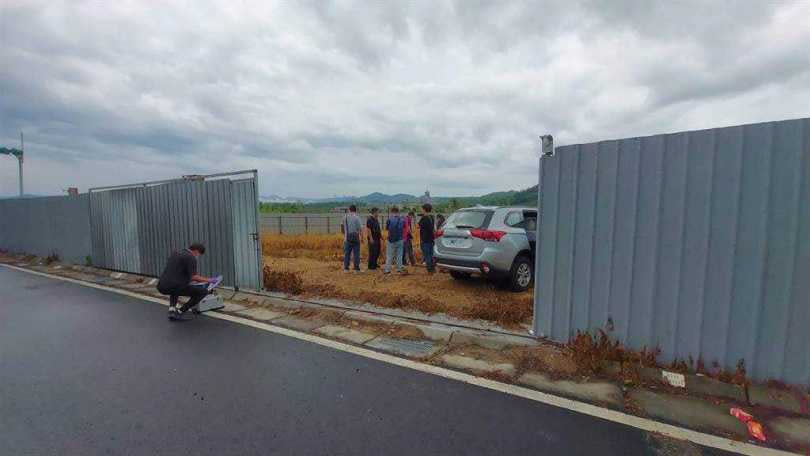 埔里鎮柯姓男子6日清晨遭押往福興里一處空地圍毆，甚至遭持菜刀剁斷雙掌。（圖／民眾提供）