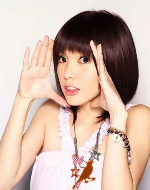 新加坡歌手郭美美因洗腦神曲《不怕不怕》爆紅。（圖／翻攝自微博）