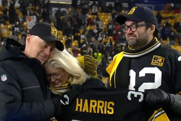 Franco Harris' widow on field in Pittsburgh as his No. 32 retired - WHYY