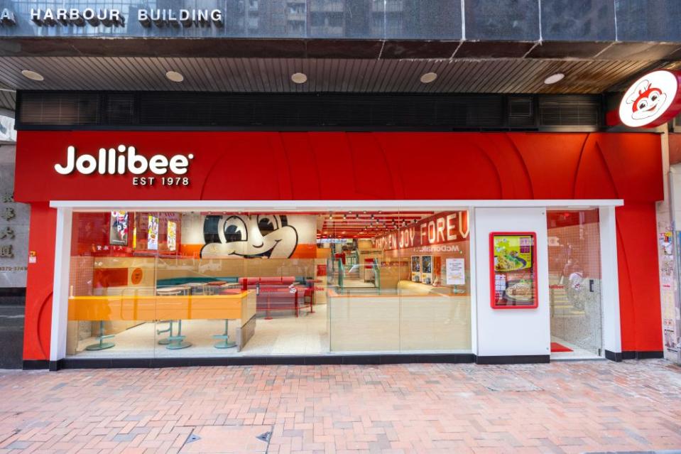 北角美食｜Jollibee快樂蜂全新概念店登場 推北角店限定清新青檸茶沙冰/咖喱酥脆雞飯/芝士肉醬意粉 