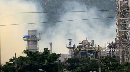 Smoke raises on the air after a fire broke out at a Vale fertilizer unit in Santos, Brazil, January 5, 2017. REUTERS/Paulo Whitaker