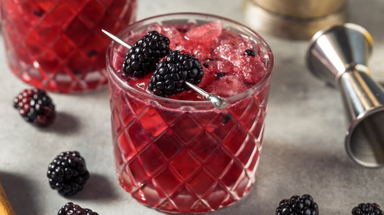 Bramble cocktail with garnish