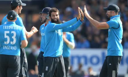 England's Moeen Ali (2nd R) is congratulated by team-mate James Anderson (R) after the dismissal of India's Shikhar Dhawan (not pictured) during the fifth one-day international cricket match at Headingley cricket ground, in Leeds September 5, 2014. REUTERS/Philip Brown