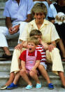 La Princesse Diana, avec le Prince William et le Prince Harry, en Espagne en 1987.