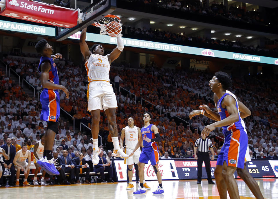 Tennessee guard Admiral Schofield (5) dunks the ball in front of Florida center Kevarrius Hayes (13) during the second half of an NCAA college basketball game Saturday, Feb. 9, 2019, in Knoxville, Tenn. Tennessee won 73-61. (AP photo/Wade Payne)