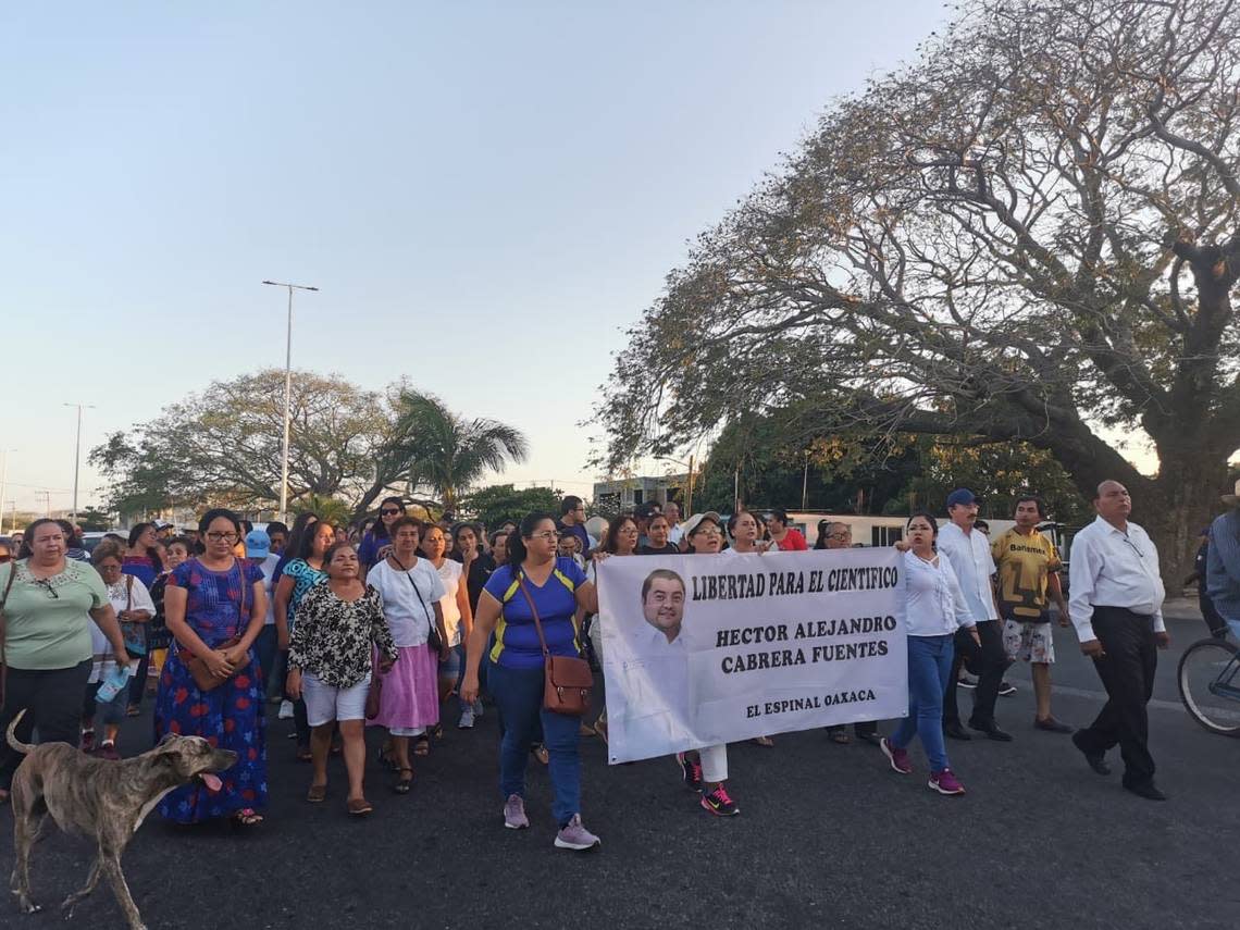 A march in support of Cabrera-Fuentes in El Espinal, Oaxaca, his hometown.