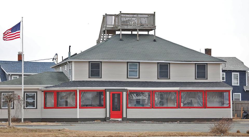 Duke's Beach House will open at the site of the former Fieldston restaurant.