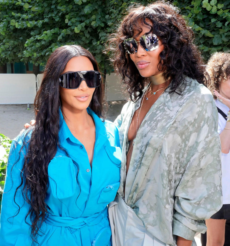 Kim Kardashian und Naomi Campbell punkteten mit Dauerwellen. (Bild: Rex Features)