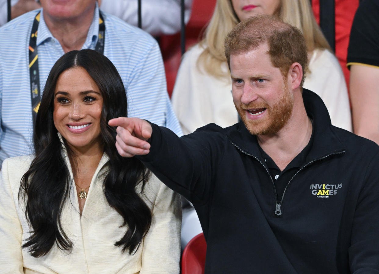 THE HAGUE, NETHERLANDS - APRIL 17: Prince Harry, Duke of Sussex and Meghan, Duchess of Sussex attend the sitting volleyball event during the Invictus Games at Zuiderpark on April 17, 2022 in The Hague, Netherlands. (Photo by Karwai Tang/WireImage)