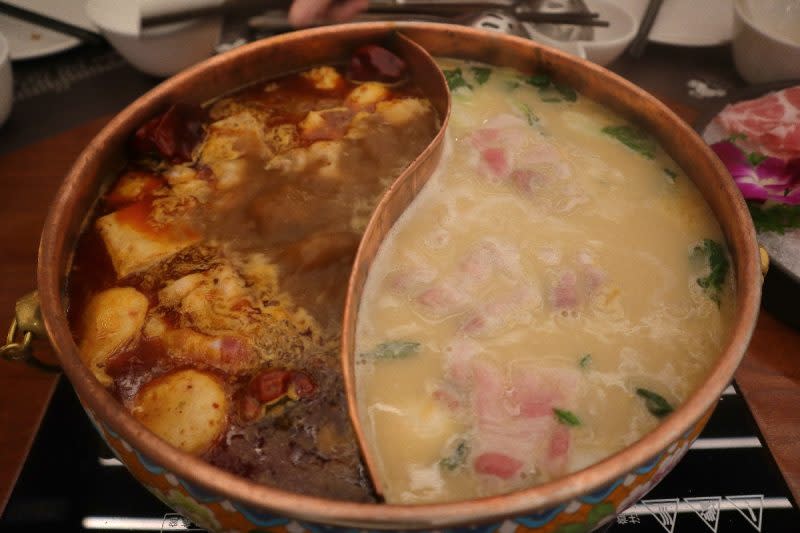 Millenia Walk black knight - hotpot soup