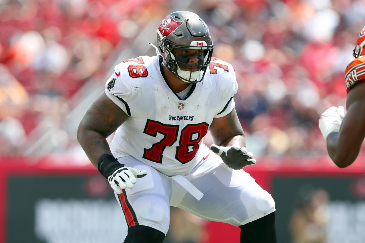 TAMPA, FL - SEPTEMBER 17: Tampa Bay Buccaneers Offensive Tackle Tristan Wirfs (78) pass blocks during the regular season game between the Chicago Bears and the Tampa Bay Buccaneers on September 17, 2023 at Raymond James Stadium in Tampa, Florida. (Photo by Cliff Welch/Icon Sportswire via Getty Images)