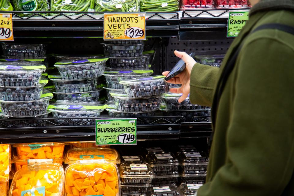 A customer shops at a grocery store in the Brooklyn borough of New York, the United States, Dec. 13, 2022. U.S. prices rose less than analysts' expectations in November, signaling that surging inflation may be slightly tamping down.The consumer price index CPI, a measure of U.S. services and goods, climbed a mere 0.1 percent from October, and rose 7.1 percent from the same time last year, according to data released Tuesday from the U.S. Department of Labor. (Photo by Michael Nagle/Xinhua via Getty Images)