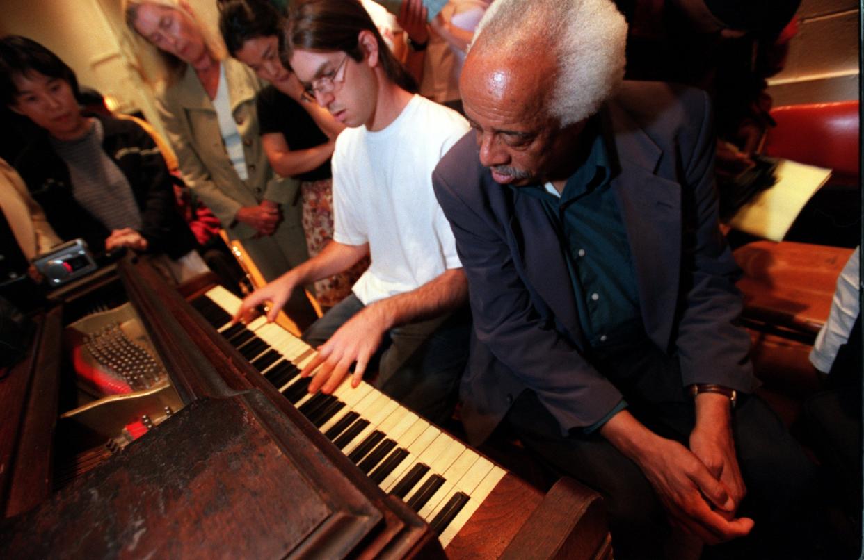 Barry Harris, right, over sees progress of student Itay Goren during a teaching session at the community center on W. 65th St. in New York City on Aug. 15, 2000.