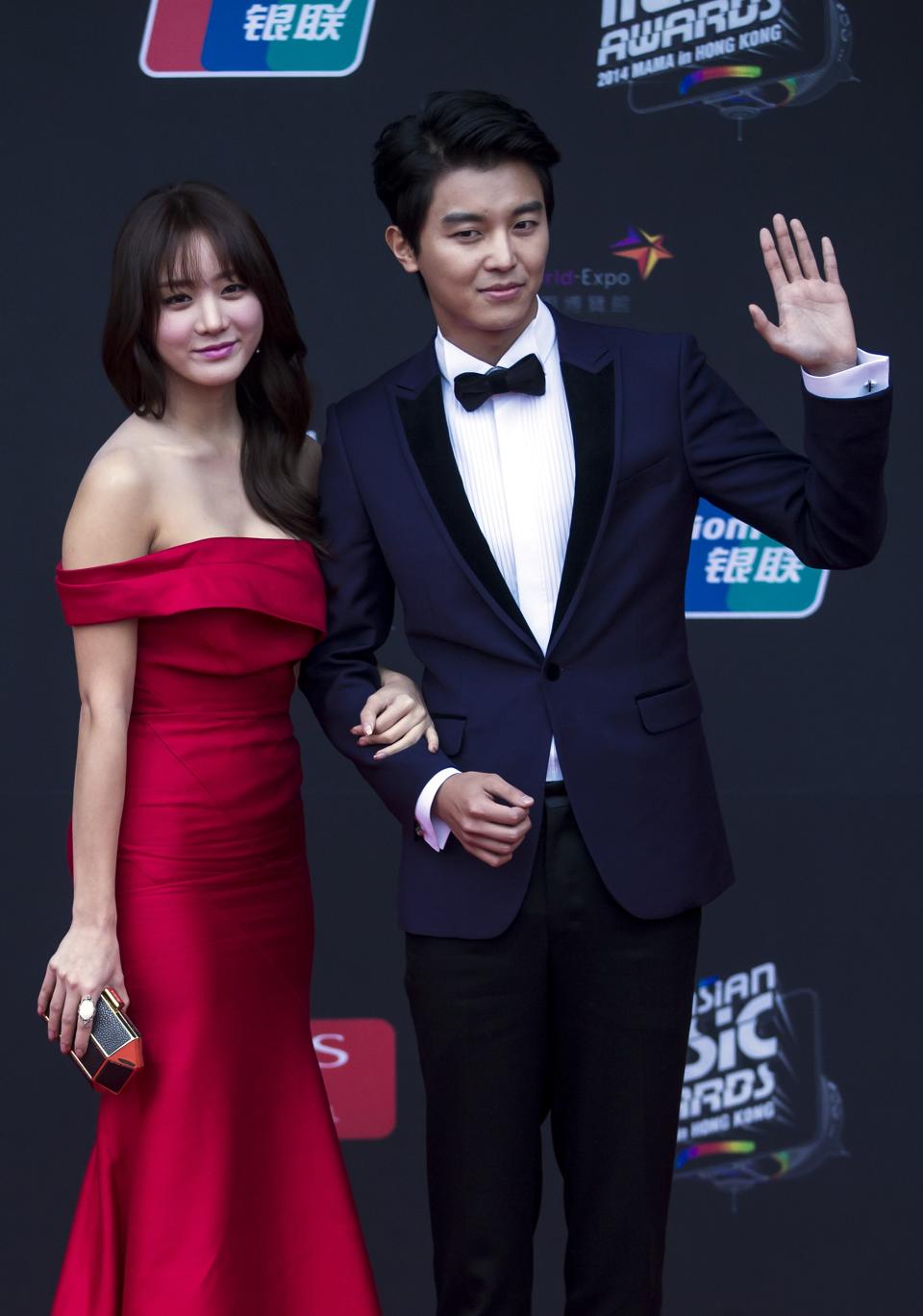 South Korean singer Han-guru and actor Yeon Woo-jin pose on the red carpet at the 2014 Mnet Asian Music Awards (MAMA) in Hong Kong