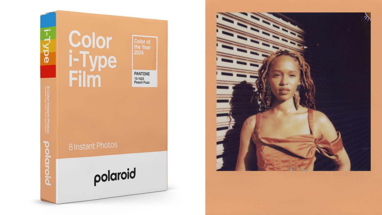  Polaroid Pantone Color of the Year 2024 Edition i-Type film. 