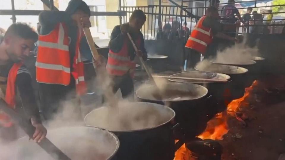 PHOTO: Aid workers prepare food for displaced Gazans (ABC News)