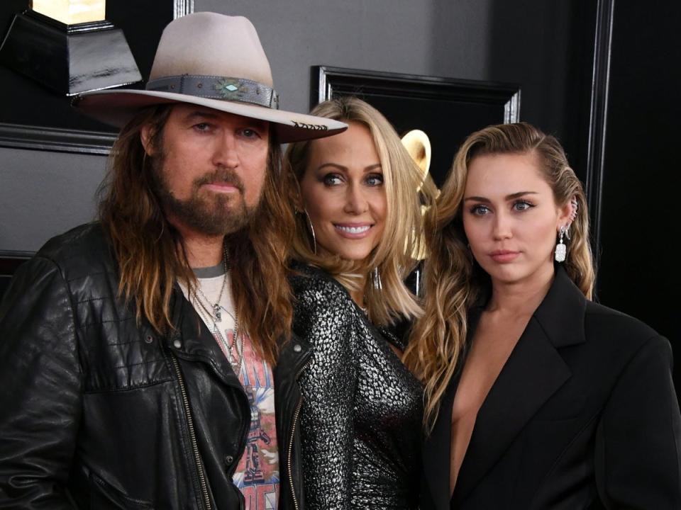 Billy Ray Cyrus, Tish Cyrus y Miley Cyrus (Getty Images)