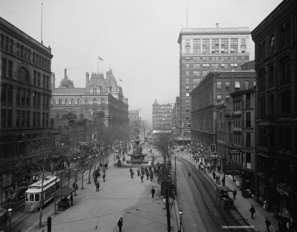1907: Fountain Square and Fifth Street, Cincinnati.