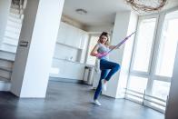 <p>Allerdings ersetzt Putzen den Gang ins Fitnessstudio nur, wenn Sie es regelmäßig verfolgen. Also worauf warten Sie noch? An den Putzlappen, fertig, los! (Bild: iStock / Vasyl Dolmatov)</p> 