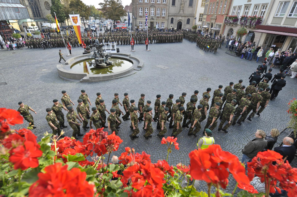 Gewohntes Bild im Jahr 2006: Britische Soldat*innen auf dem Marktplatz von Paderborn. 