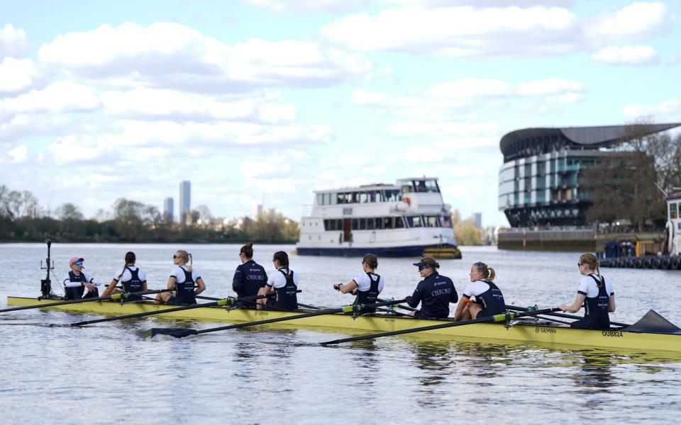 The Oxford Women's team head to the start