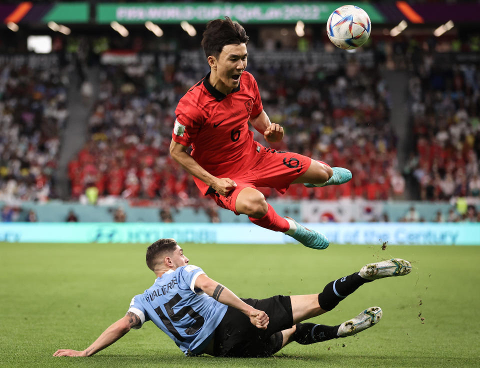 AL RAYYAN, QATAR - NOVEMBER 24: Inbeom Hwang of Korea Republic battles for possession with Federico Valverde of Uruguay during the FIFA World Cup Qatar 2022 Group H match between Uruguay and Korea Republic at Education City Stadium on November 24, 2022 in Al Rayyan, Qatar. (Photo by Ryan Pierse/Getty Images)