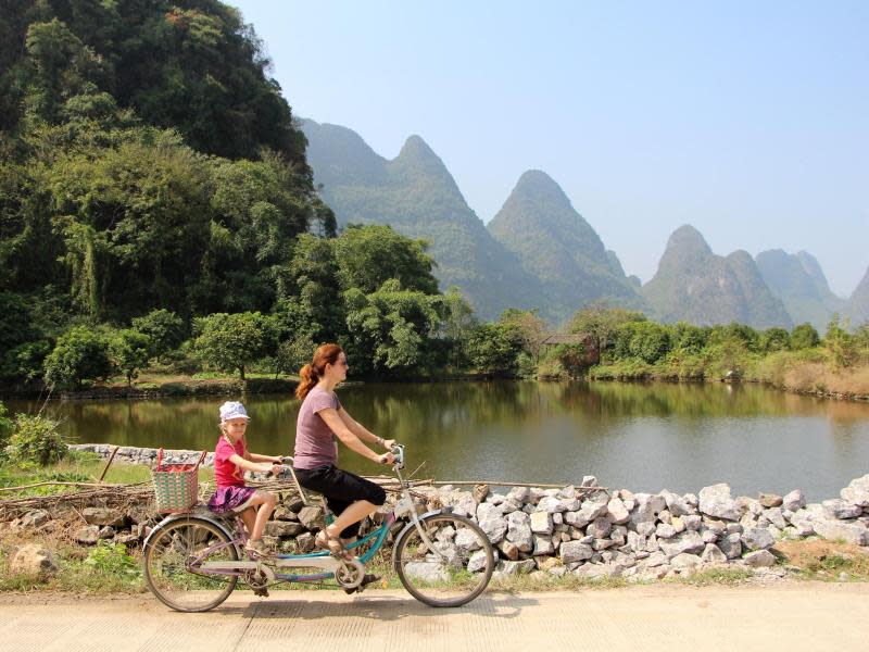 Mit dem Leihrad am Fluss entlang: Auf diese Weise lässt sich die Provinz Guangxi bequem erkunden. Foto: Alexandra Frank