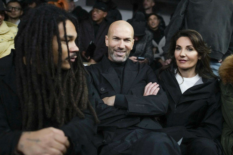 Zinedine Zidane, center, and Veronique Zidane, right, attend Yohji Yamamoto as part of the Menswear ready-to-wear Fall-Winter 2024-2025 collection presented in Paris, Thursday, Jan. 18, 2024. (AP Photo/Christophe Ena)