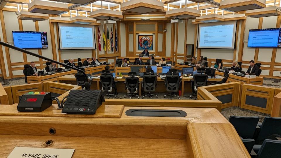 The mayors’ proposal to Saskatoon’s Governance and Priorities Committee meeting on Tuesday says rerouting passenger trains would help increase VIA Rail's on-time performance numbers.  