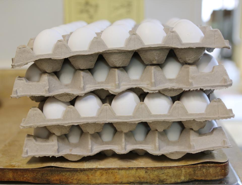 Fresh eggs can be traveled with on airplanes.