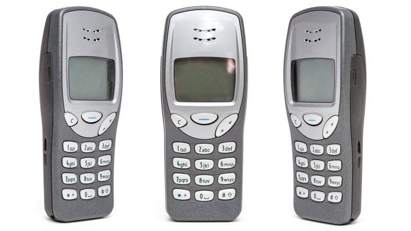 The rebooted Nokia 3210 will likely have a far bigger, IPS QVGA screen compared to the old monochrome display. It will also sport a rear-facing camera and a USB-C port. - Photo: POM POM (Shutterstock)