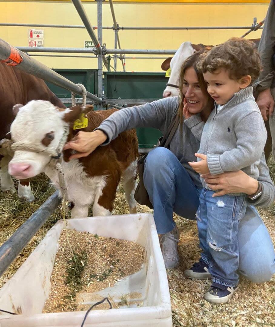 Vicky Miranda en La Rural, junto con su hijo Santos