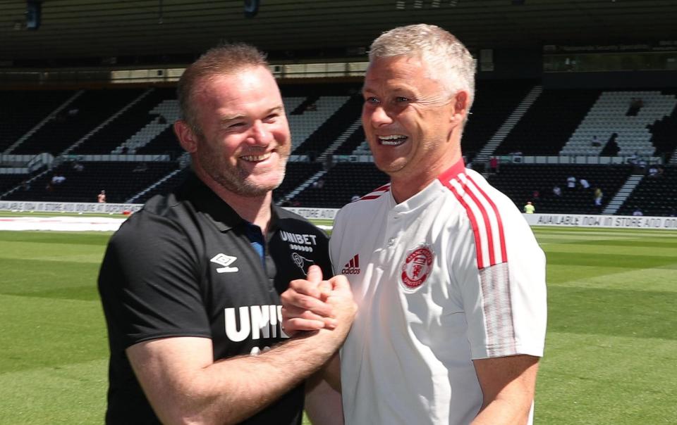  Manager Ole Gunnar Solskjaer of Manchester United speaks to Manager Wayne Rooney of Derby County ahead of the pre-season friendly match between Derby County and Manchester United at Pride Park on July 18, 2021 in Derby - GETTY IMAGES