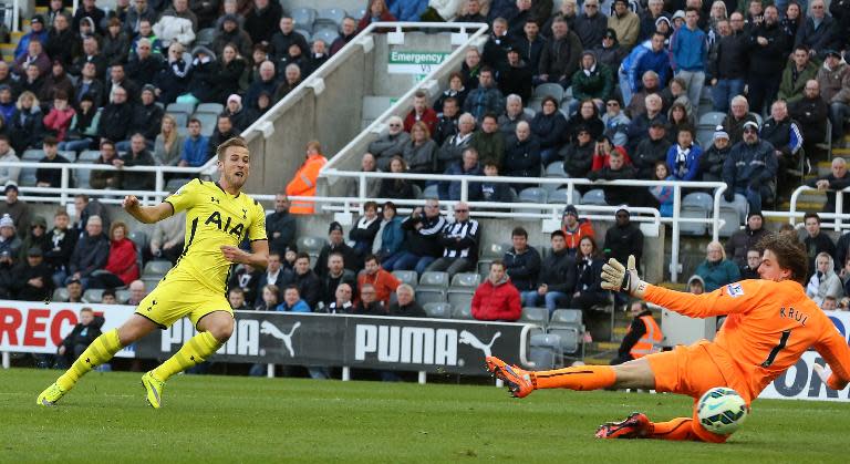 Tottenham Hotspur's striker Harry Kane (L) beats Newcastle United's Dutch goalkeeper Tim Krul (R) to score their third goal during the English Premier League football match on April 19, 2015