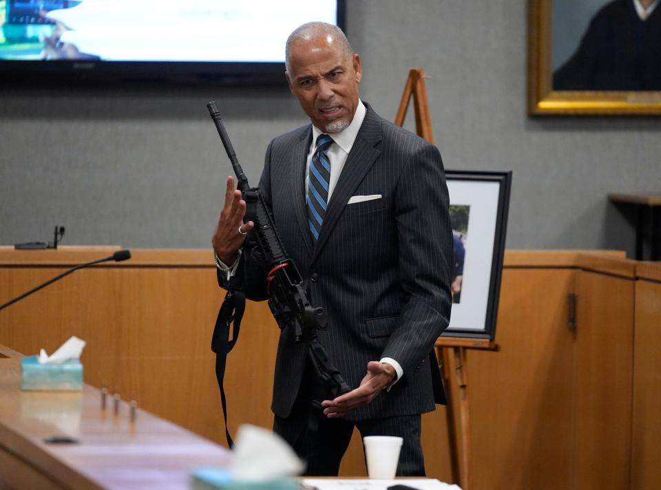 Prosecutor Gary Cobb makes a closing argument Tuesday in the murder trial of Austin police officer Christopher Taylor's murder trial.