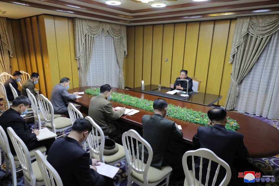 北韓領導人金正恩坦言建國以來，因為疫情國內面臨最大動盪。   圖 : 翻攝自朝中社