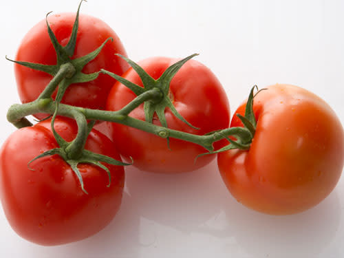 <div class="caption-credit"> Photo by: COURTESY OF GETTY IMAGES</div><div class="caption-title">Tomatoes</div>One of the worst parts of the summer months is the risk of sunburn-but according to Dr. Chiu, eating tomatoes regularly can actually help reduce your likelihood of getting fried. "Tomatoes contain an antioxidant called lycopene, which can have UV-protective effects and lead to a slightly decreased risk for sunburn," says Dr. Chiu.