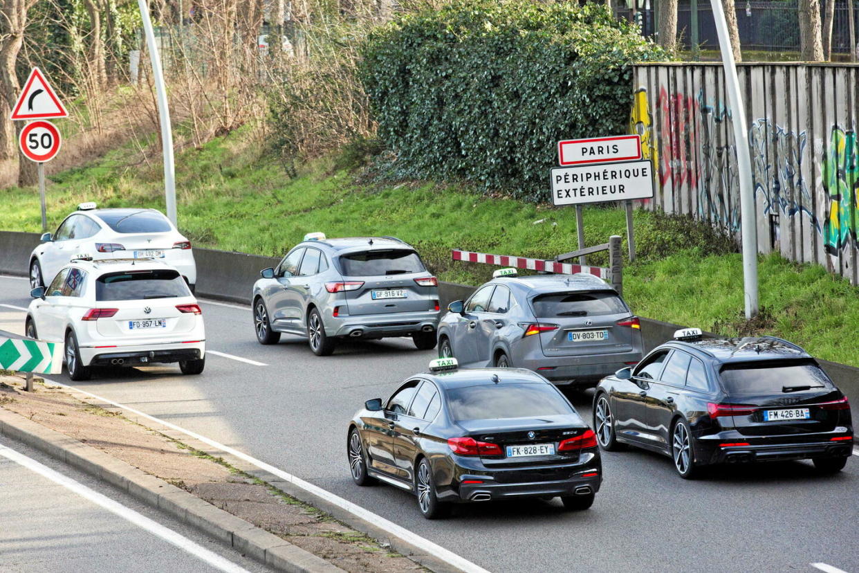 Les axes franciliens vont être particulièrement chargés vendredi 29 mars et lundi 1er avril en raison du week-end de Pâques, prévient Bison Futé.  - Credit:SIPA 