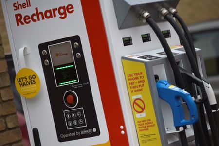 Electric car charge points are seen at the Holloway Road Shell station where Shell is launching its first fast electric vehicle charging station in London, Britain October 18, 2017. REUTERS/Mary Turner