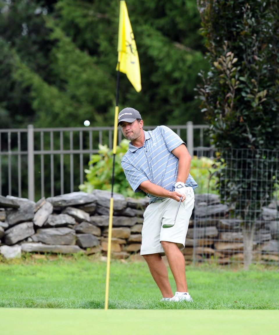 Cody Kersey chips his 2nd shot onto the 3rd green.