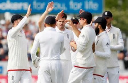 Britain Cricket - England v Sri Lanka - Second Test - Emirates Durham ICG - 28/5/16 England's James Anderson celebrates with team mates after Alastair Cook takes a catch to dismiss Sri Lanka's Dinesh Chandimal Action Images via Reuters / Jason Cairnduff Livepic EDITORIAL USE ONLY.