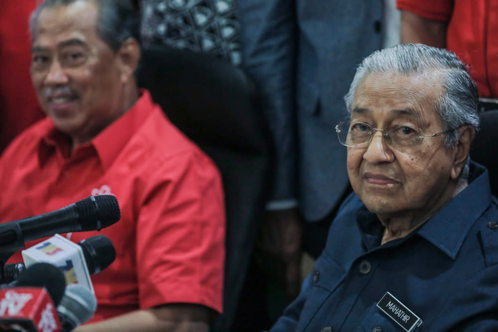 Tun Dr Mahathir Mohamad speaks to reporter at a press conference at the Bukhary Foundation, Kuala Lumpur January 17, 2020. — Picture by Hari Anggara