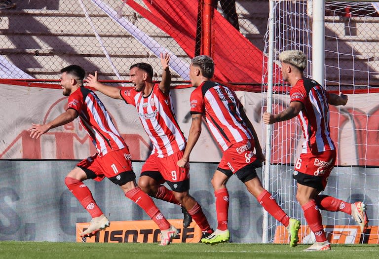 Barracas Central protagonizó una gran etapa de grupos y se clasificó a los cuartos de final