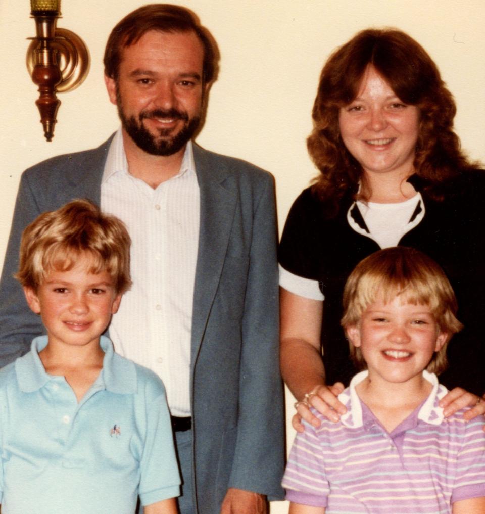 The author (lower left) with his dad and his sisters, Michelle (upper right) and Erika, in 1984 (Photo: Courtesy of Graham Summerlee)