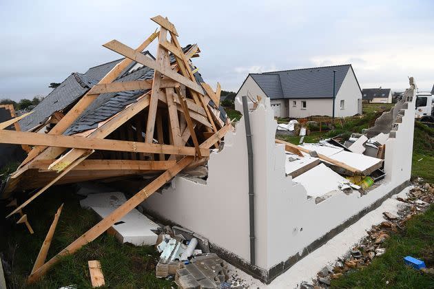 <p>Une maison effondrée à Plozévet, dans le Finistère (Bretagne).</p>