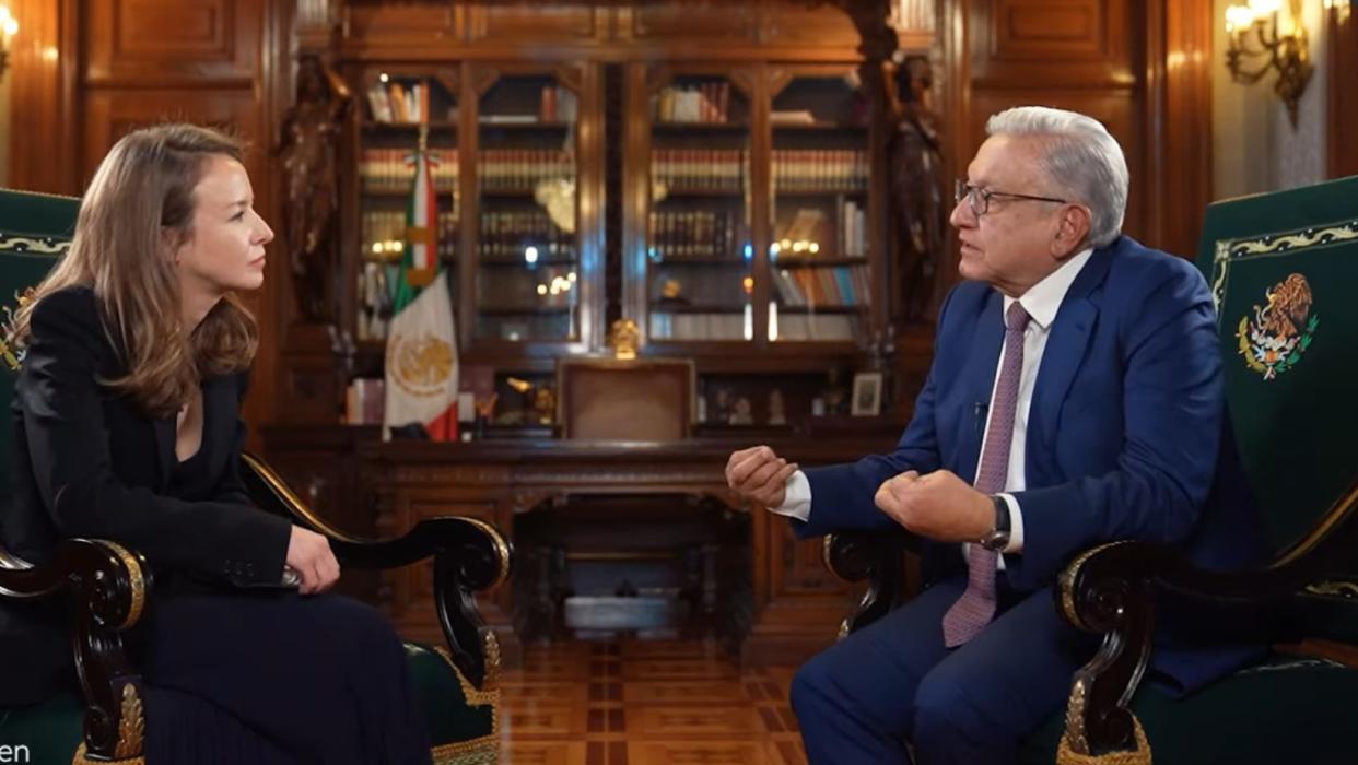 AMLO, presidente de México, en entrevista con Inna Afinogenova . (Captura YouTube/Andrés Manuel López Obrador)