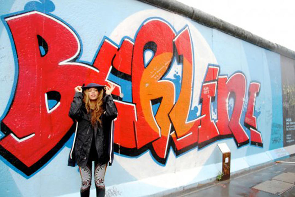 Beyoncé poses with street art